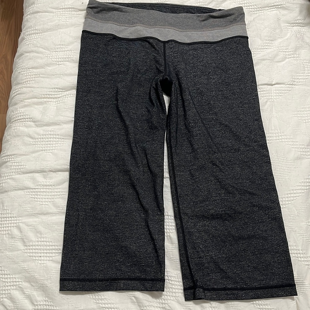 Lululemon cropped yoga pants